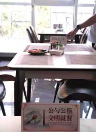 “焕新”宣传易拉宝，点亮城市“文明窗口”
